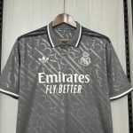 Real Madrid 24/25 3ª Equipación - Imagen 3